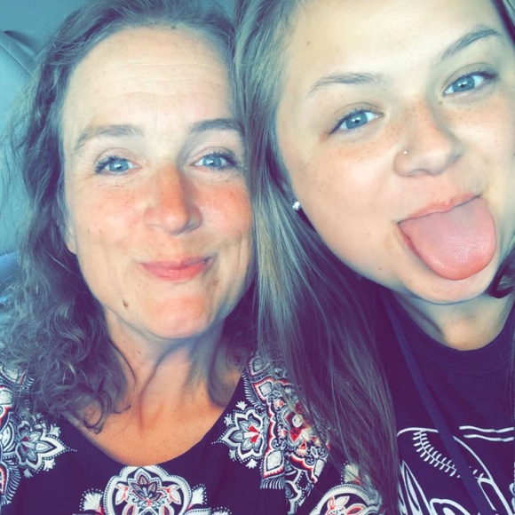 Meet your Posher, Jenn - Picture 1 of 1